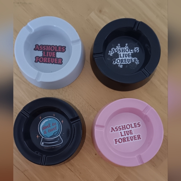 A$$Holes Live Forever Ashtray NWT - Picture 1 of 5
